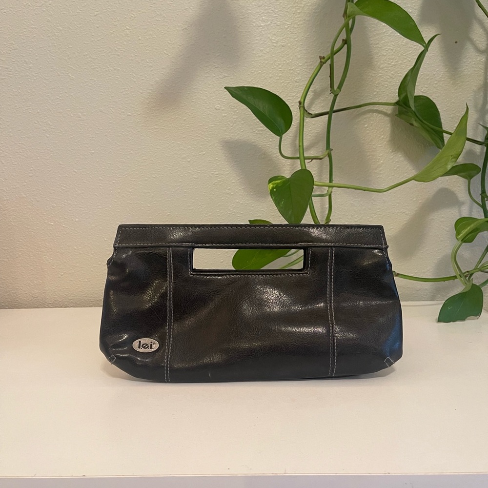 Black clutch